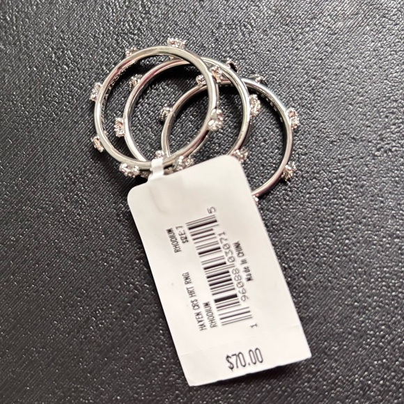 Kendra Scott Haven Crystal Heart 3 Ring Set - Picture 4 of 8